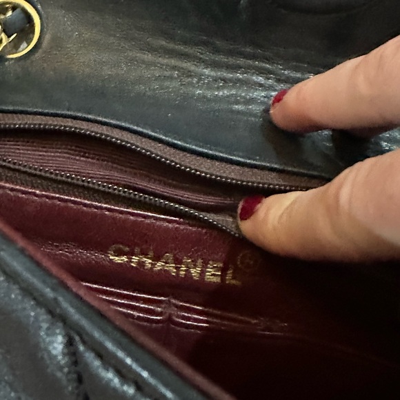 **AUTHENTIC** Chanel vintage classic flap bag in black - Picture 14 of 16